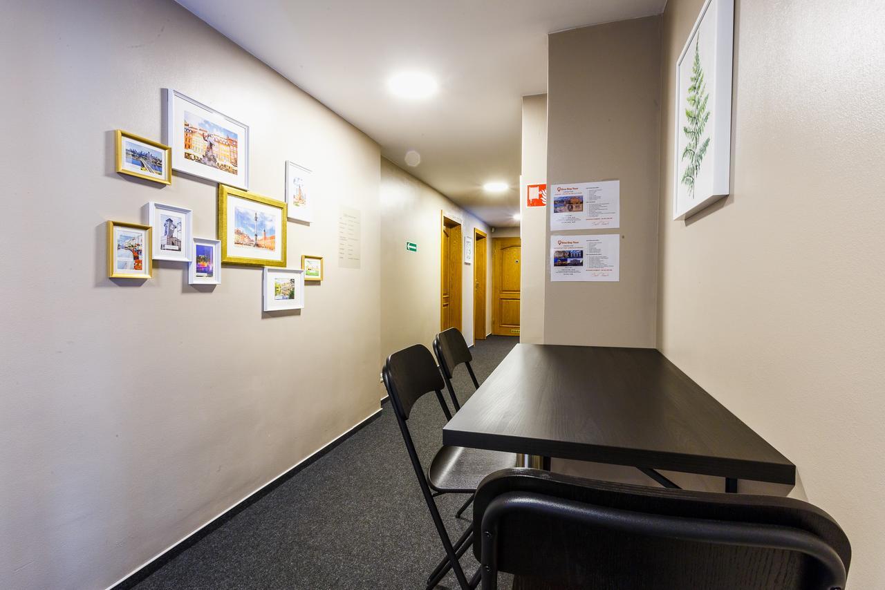 Greenwood Hostel Centrum Warsawa Bagian luar foto